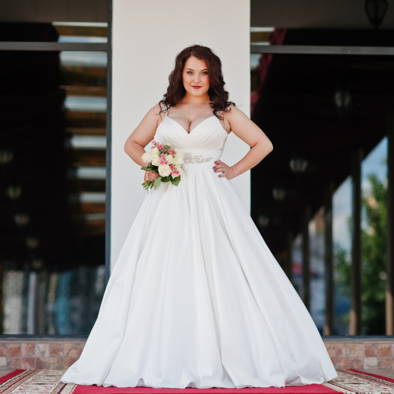 نصائح لصاحبة الجسم الممتلئ  للحصول على فستان الزفاف المناسب