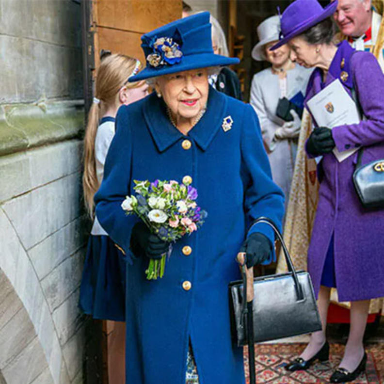 بوريس جونسون يعلق على أنباء نقل الملكة إلى المستشفى