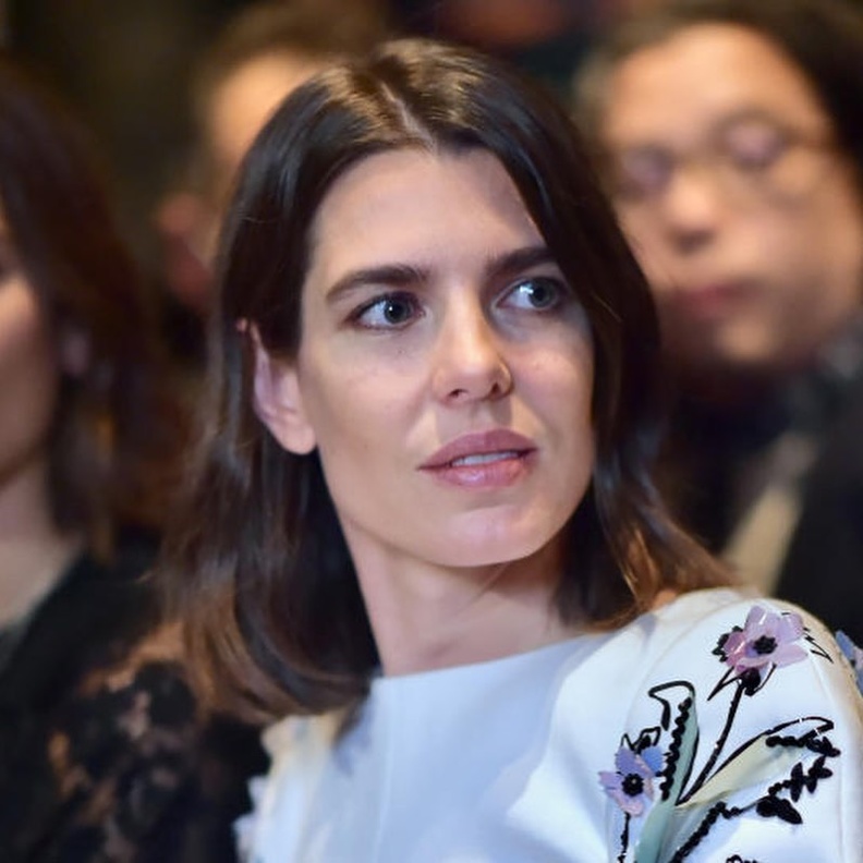 شارلوت كاسيراغي في عرض أزياء شانيل لربيع وصيف 2022