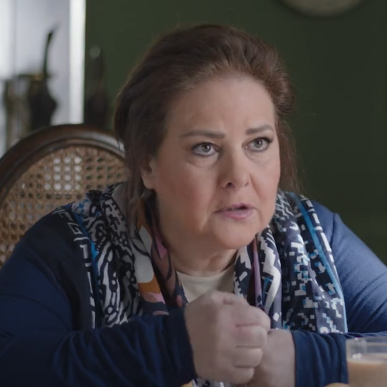 دلال عبد العزيز في فيلم "فرق خبرة"