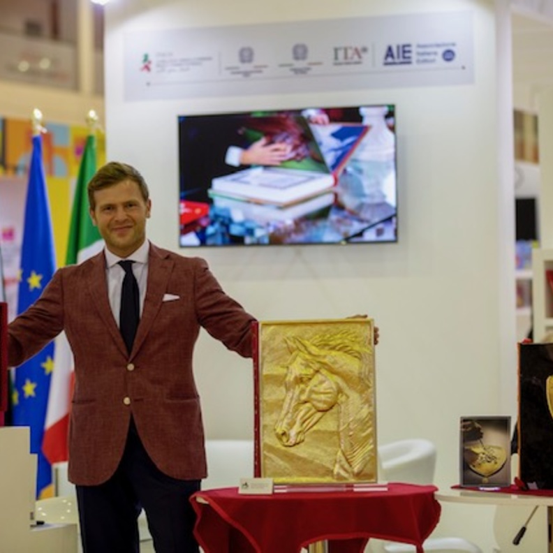 أسرار التقنيّات العتيقة لفنّ التجليد الإيطالي تظهر بوضوح في الشارقة الدولي للكتاب