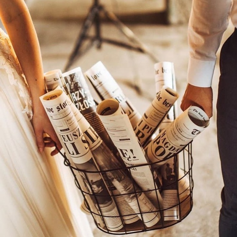 أفكار ديكور زفاف فريدة بصفحات الجرائد الورقية