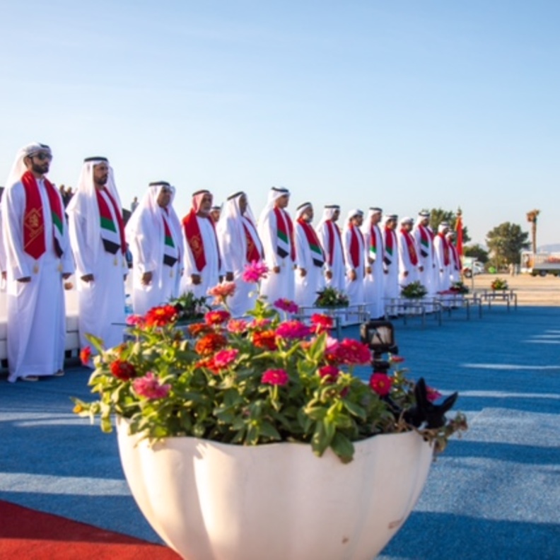 أوبريت ملحمة وطن ومسيرة للسيارات الكلاسيكية في إمارة الشارقة احتفاءً باليوم الوطني الـ 50