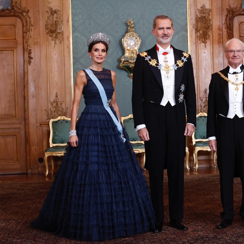 إطلالات الملكة ليتيزيا في السويد تصاميم راقية ومناصرة للبيئة