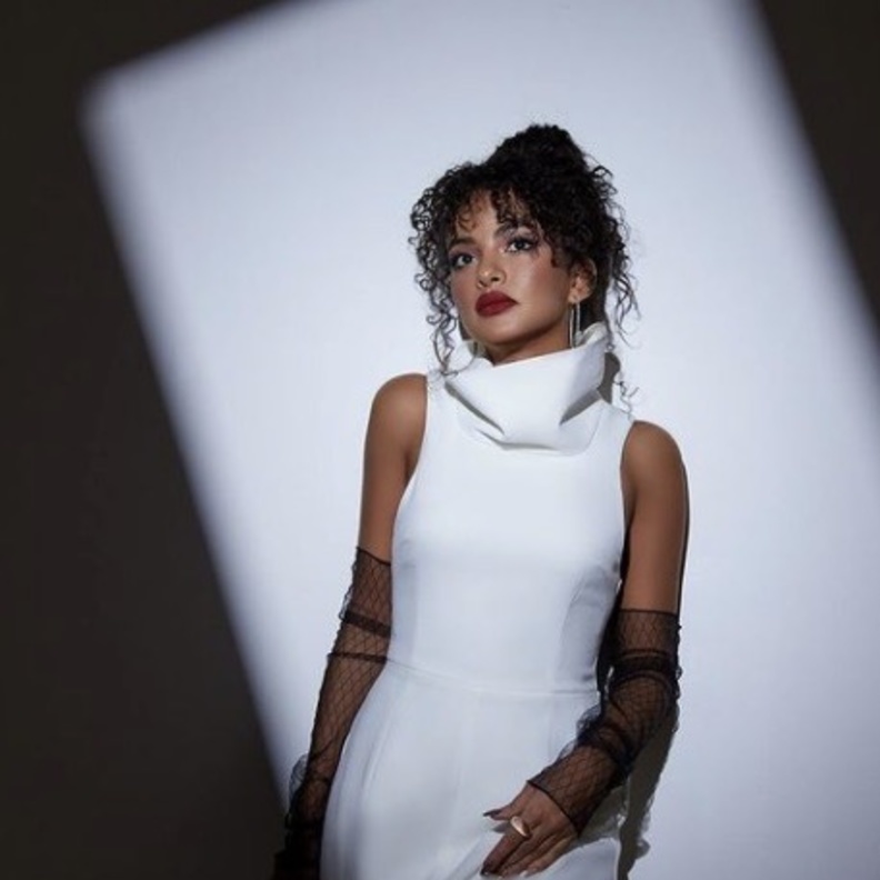 اطلالات أنيقة للصبايا مستوحاة من أجواء الجودي