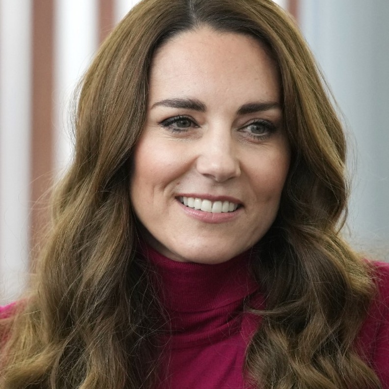 أحدث إطلالات كيت ميدلتون بالمكياج "المات" والشعر الويفي 2021