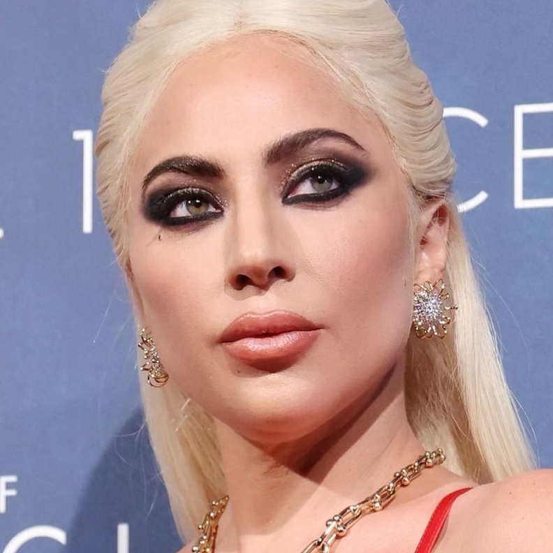 صور إطلالات ليدي غاغا الجمالية خطفت الأنظار في أحدث ظهور لها