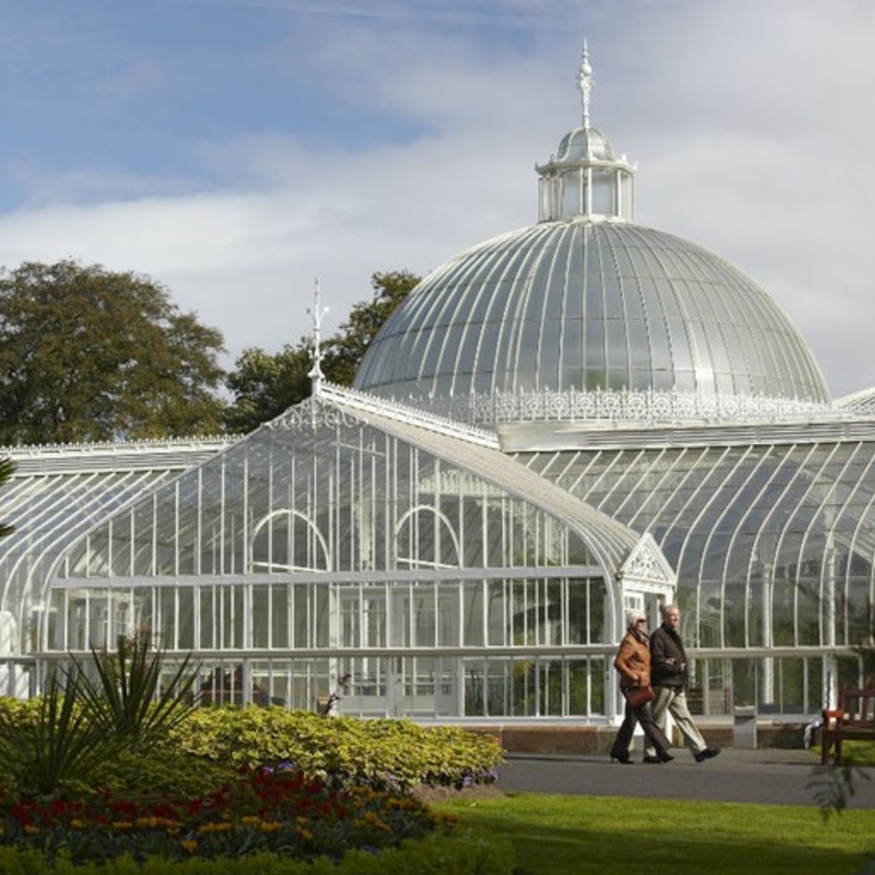 الحدائق النباتية وقصر كيبل Botanic Gardens And Kibble Palace
