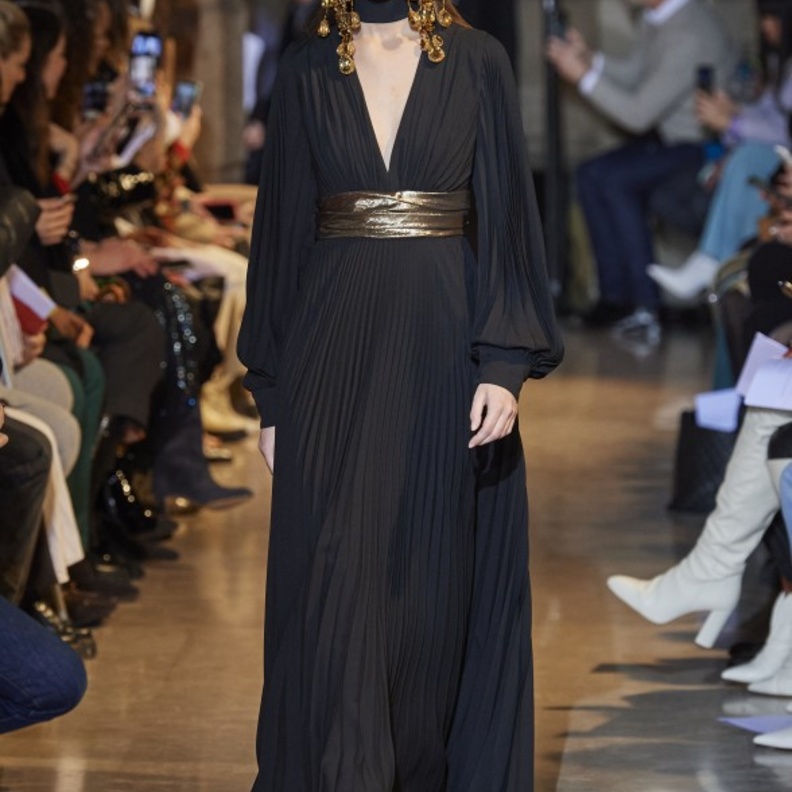 الفستان empire waist يتميّز بالخصر العالي وهو يُبرز النصف العلوي من جسمك