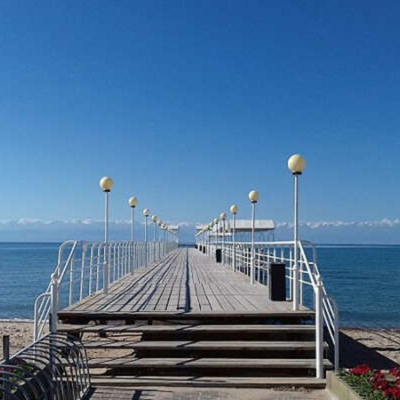 بحيرة إيسيك كول Issyk Kul Lake