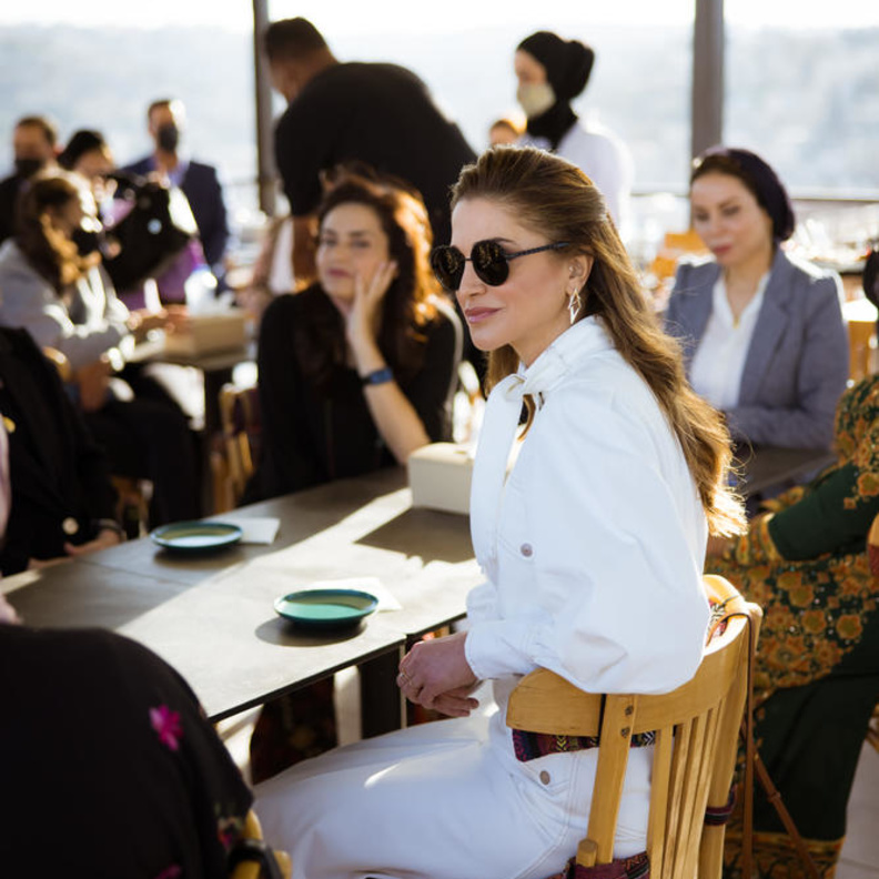 اختارت مع اللوك حقيبة كروس من ماركة Chloe