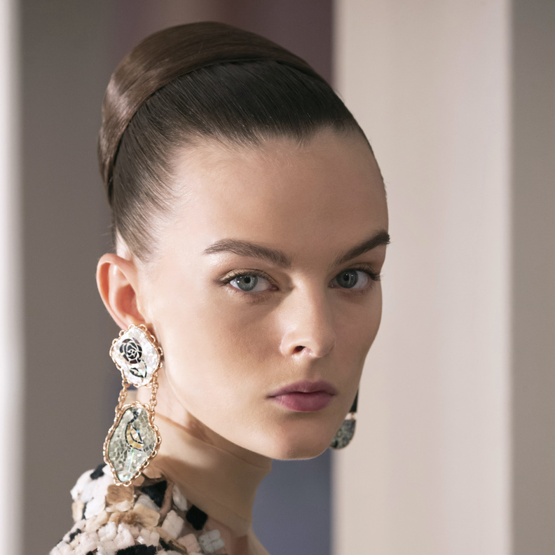 تسريحات شعر راقية في اليوم الوطني الإماراتي