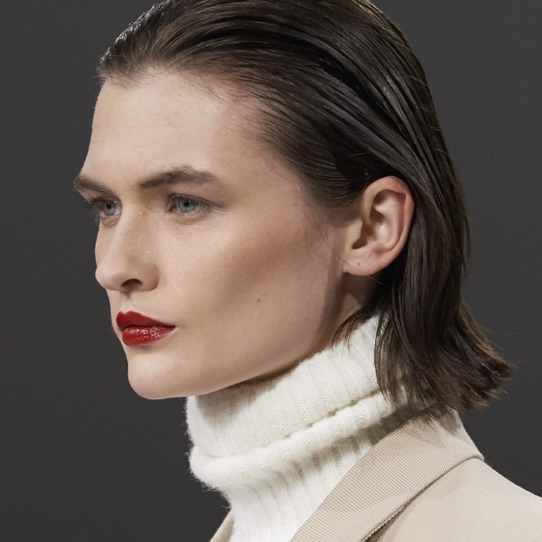 تسريحات شعر مبللة وكاريه من وحي دار Ami Alexandre Mattiussi