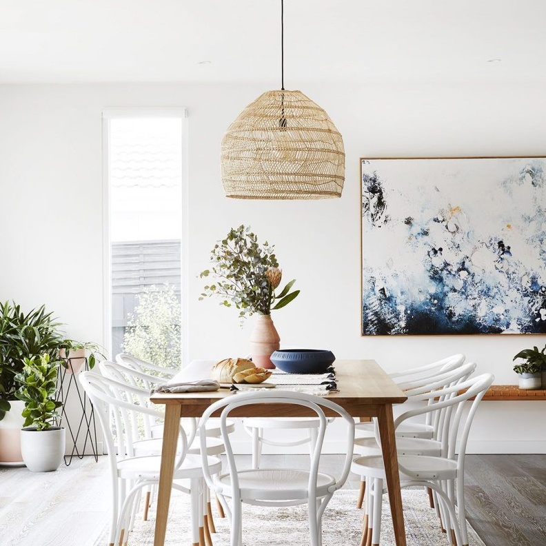 تصميم ثريا من القش لديكور غرفة طعام ريفية
