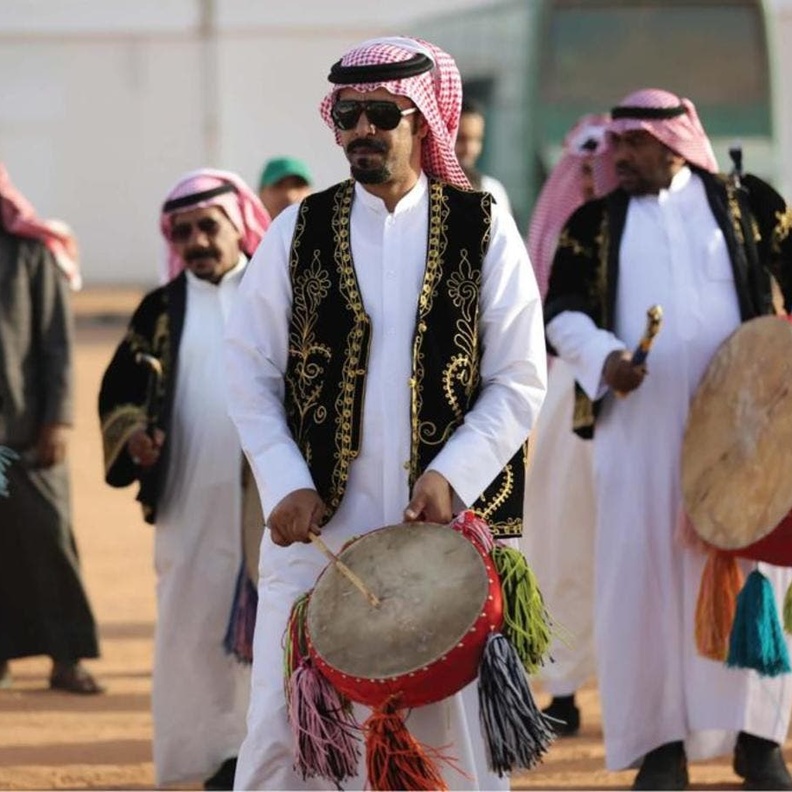 تعرف على أهمية العرضة في المجمتع السعودي - المصدر العربية 