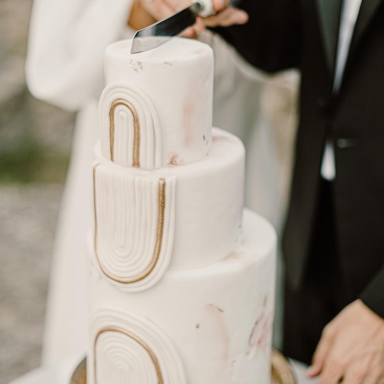 تعرفوا على أهم وأشهر تقاليد كعكات الزفاف