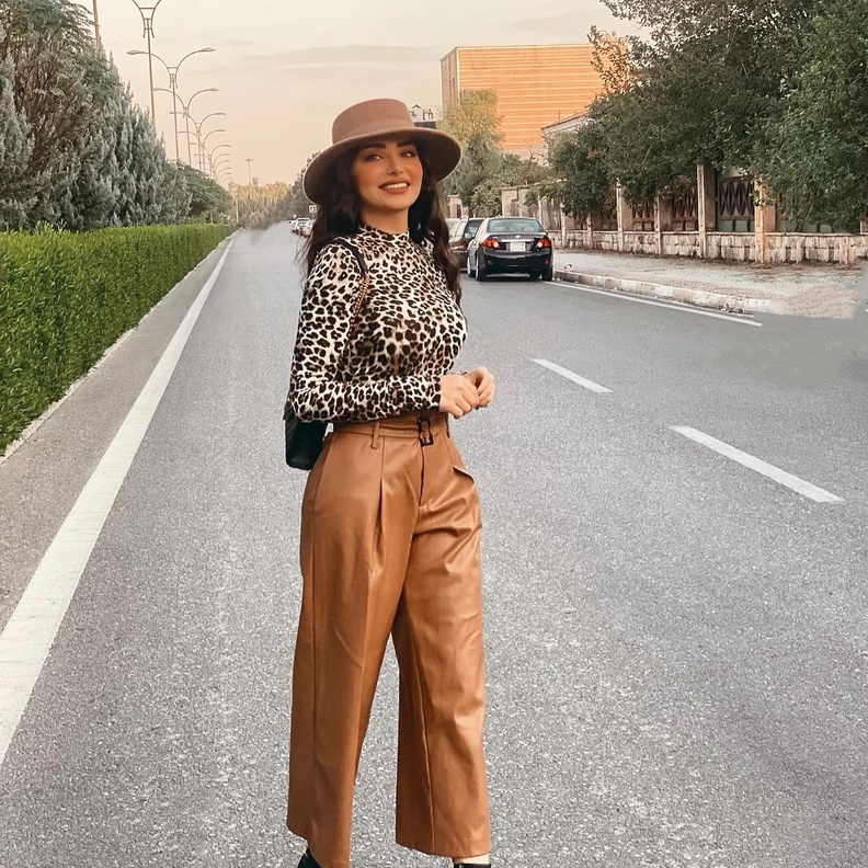 طرق تنسيق ازياء بنقشة النمر مستوحاة من اطلالات النجمات 