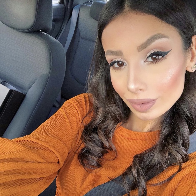 خطوات رسم الأيلاينر المجنح على طريقة خبيرة التجميل روجينا منذر