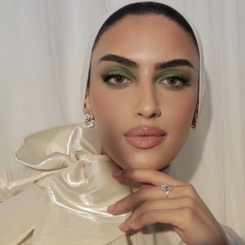 عدسات يارا النملة