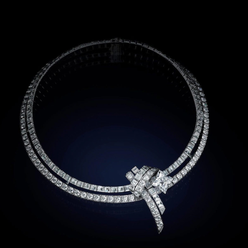 عقد من لويس فويتون  Louis Vuitton