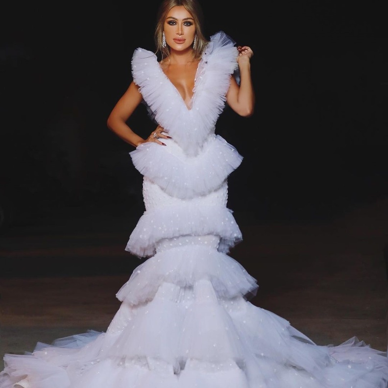 فساتين خطوبة باللون الابيض انستقرام@mayadiab