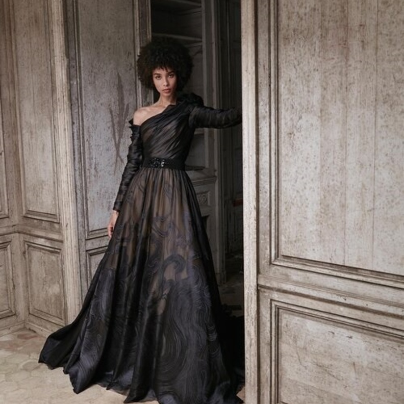 فساتين خطوبة باللون الاسود لليوم الوطني الاماراتي@georgeschakra