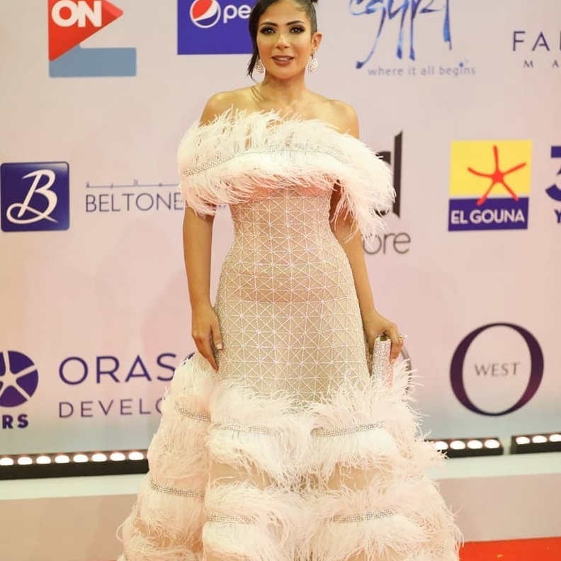 فساتين خطوبة زهرية انستقرام@monazakiofficial