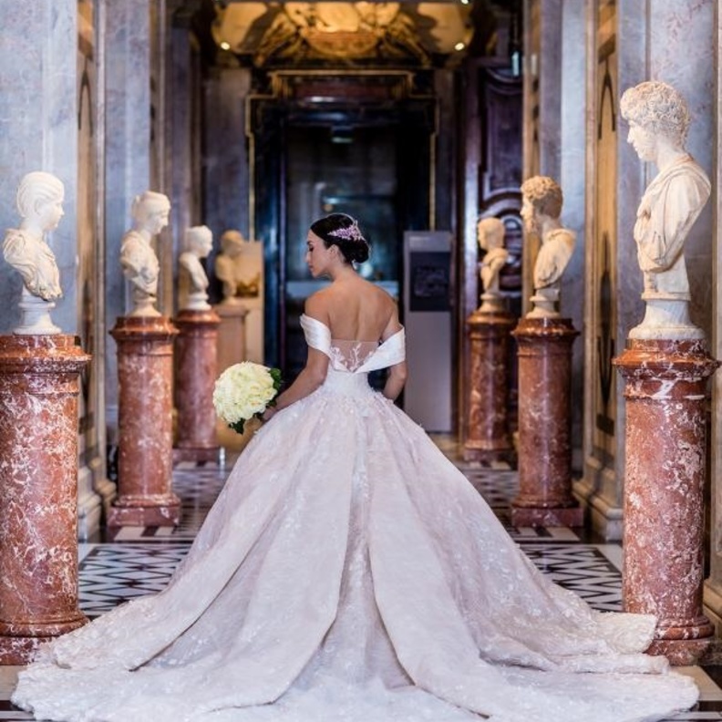 فساتين زفاف اماراتية من خلود الكندي