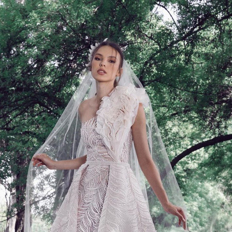 فساتين زفاف كتف واحد @tonyward