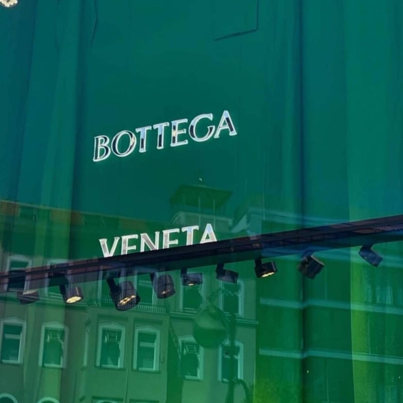 كشفت دار Bottega Veneta أنه سيتم الإعلان عن فريق إبداعي جديد للدار قريبًا