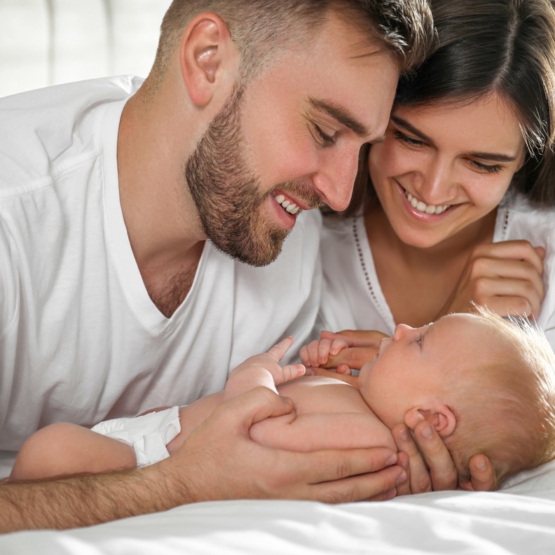 كيف تجعلين زوجك يتحمل مسؤولية المولود معك