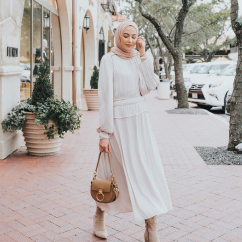 فساتين باللون الأبيض للصبايا المححبات مستوحاة من الفاشينيستا 