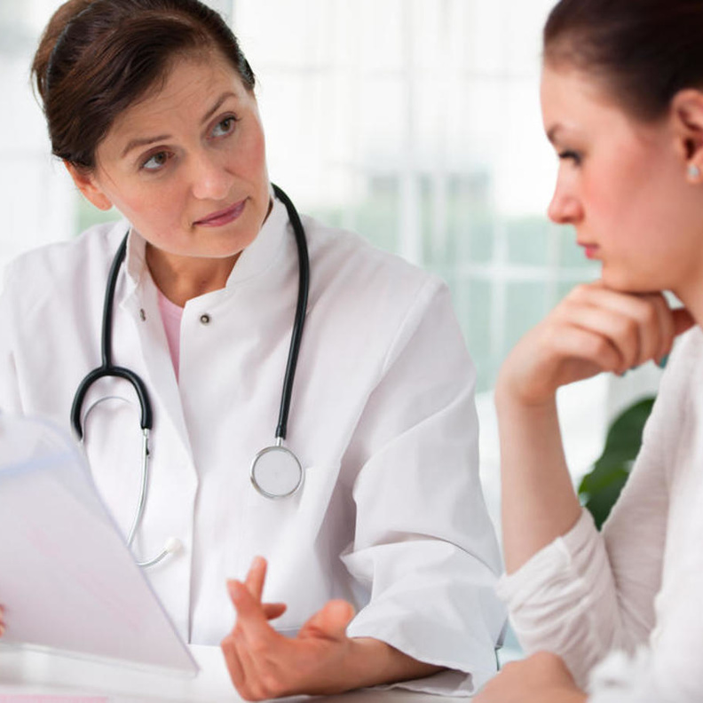 ما هي مميزات شريحة منع الحمل المزروعة في الذراع وما هي الأضرار