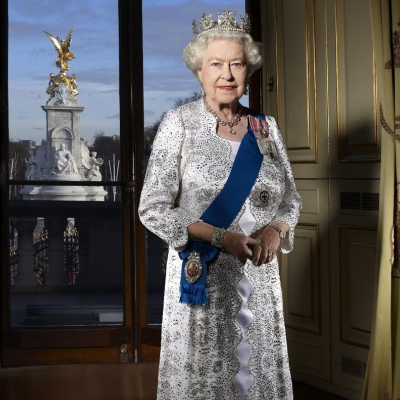 ملكة بريطانيا تحضر مراسم تعميد طفلي زارا تيندال والأميرة يوجين