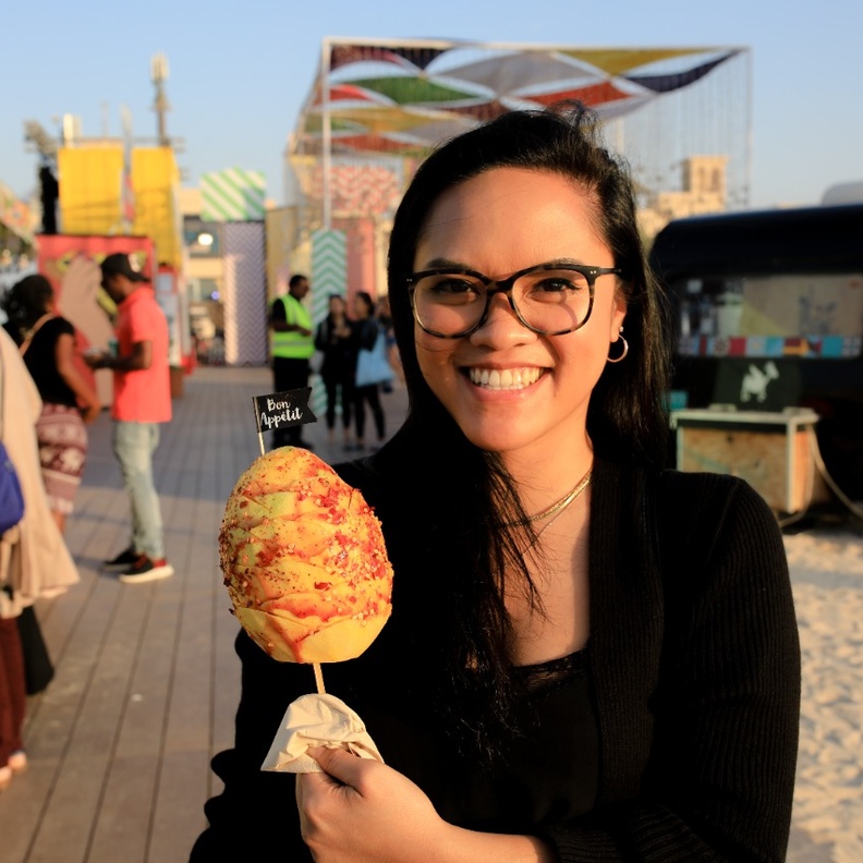 من فعالية كانتين الشاطئ.. عروض وترفيه احتفالاً باليوبيل الذهبي لدولة الإمارات