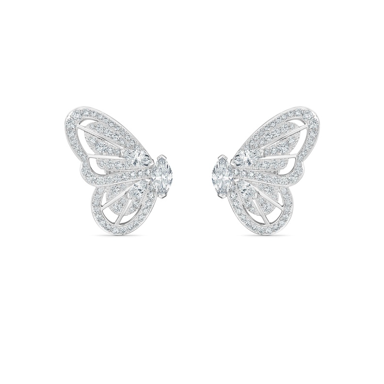 موديلات اقراط الماس على شكل الفراشة من دار De Beers 