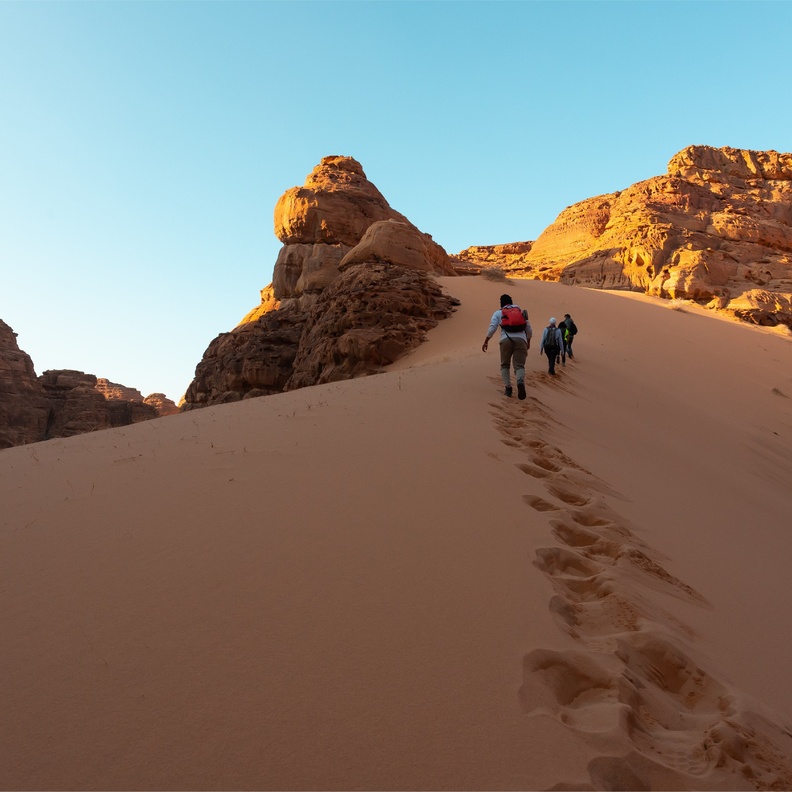  أجواء خيالية في مسار الوادي الخفي - المصدر استكشف العلا 