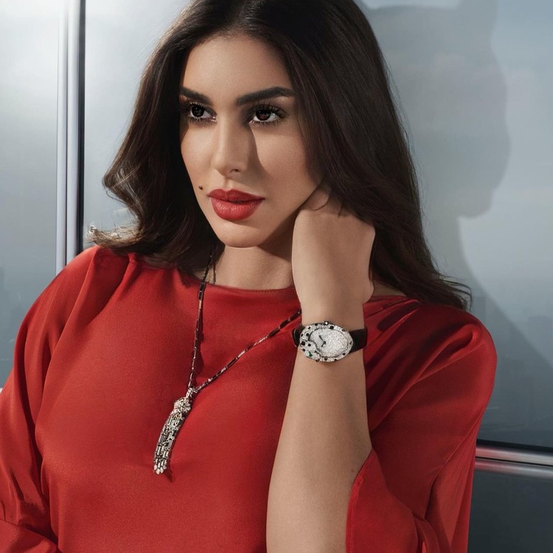 ياسمين صبري بساعة كارتييه الفاخرة