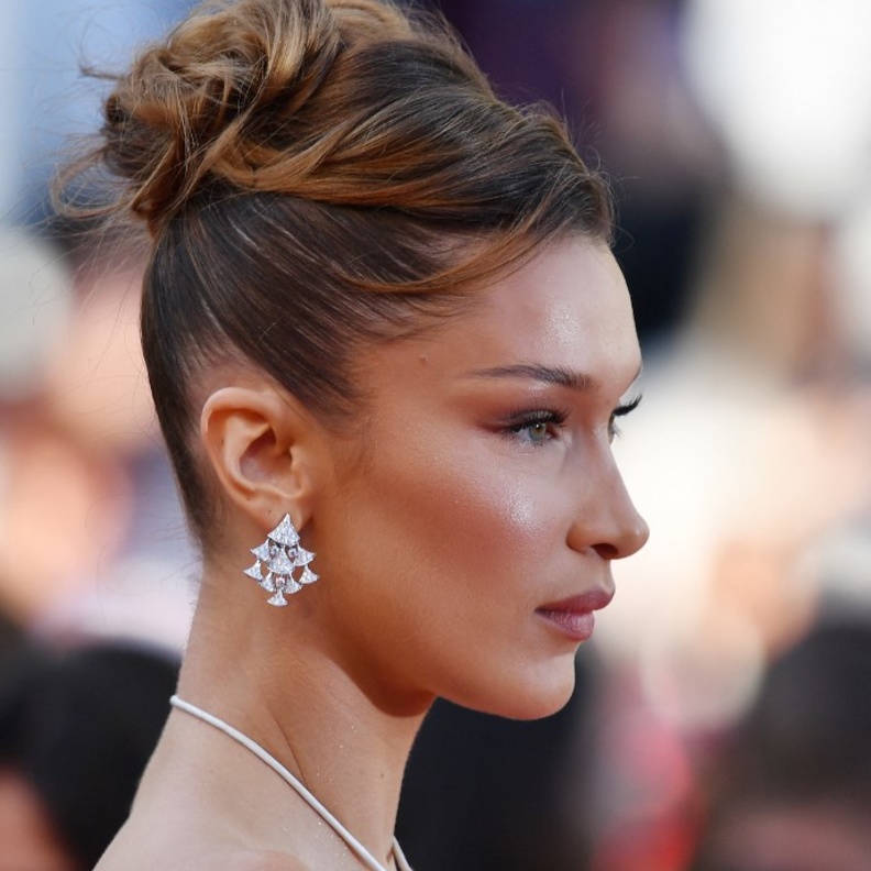 تسريحات شعر عصرية للشابات تألقي بها على طريقة بيلا حديد