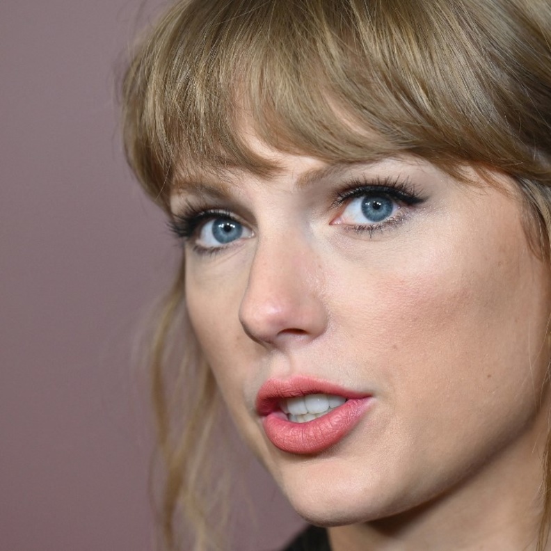 تايلور سويفت تحاكي "فستان الانتقام" للأميرة ديانا في أحدث ظهور لها