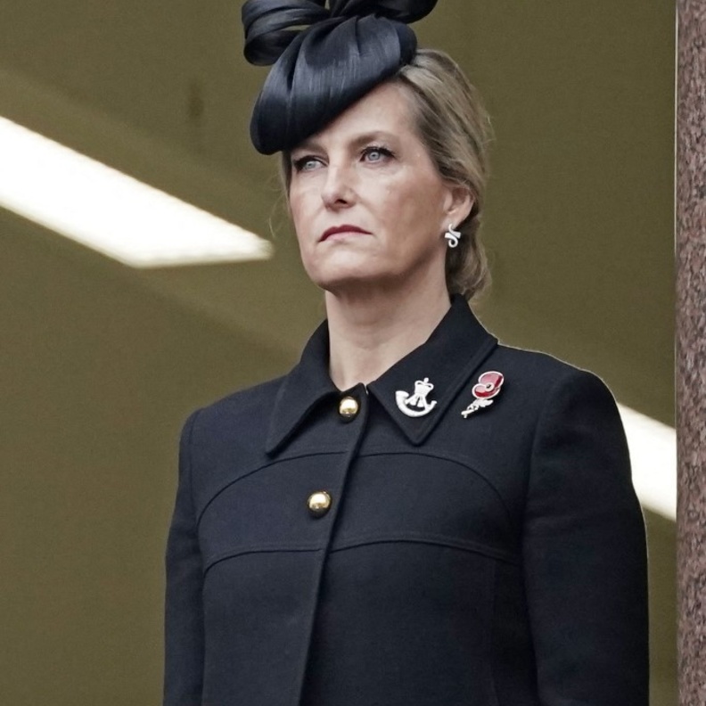 ببروشًا ذو معنى خاص.. الكونتيسة صوفي تحضر احتفالية أحد الذكرى