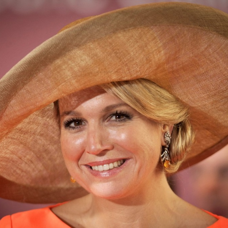 الملكة ماكسيما تعشق حجر السترين النادر