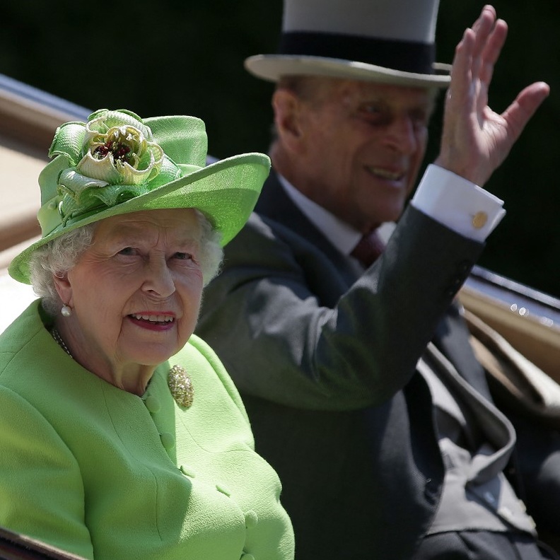 الأمير فيليب تٌغلق وصيته وتحفظ مع 30 شخص من أفراد العائلة المالكة البريطانية