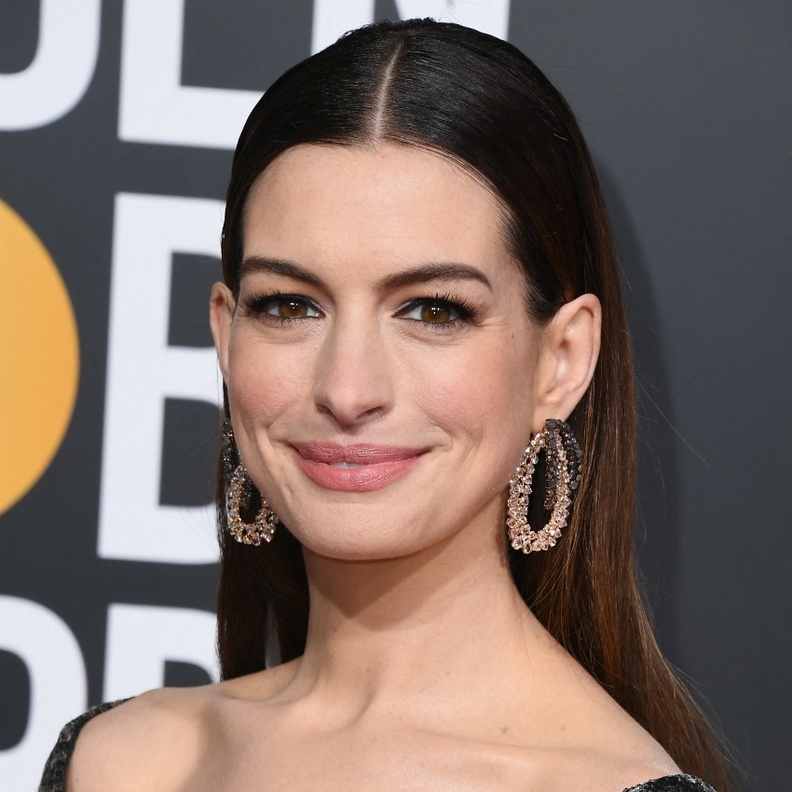 إطلالات جمالية راقية تألقي بها في الخريف من وحي آن هاثاواي