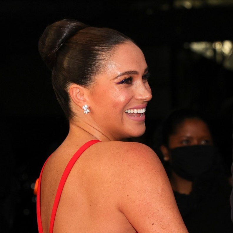  ميغان ماركل بمكياج لافت مع الآيلانير في أحدث ظهور لها 