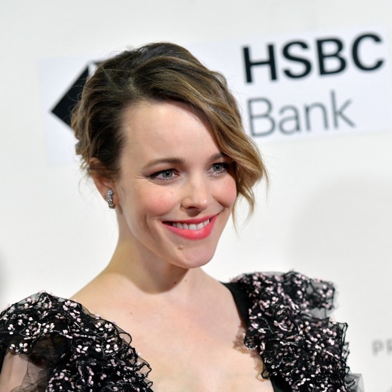 أجمل تسريحات شعر ومكياج رايتشل مكآدامز بمناسبة عيد ميلادها