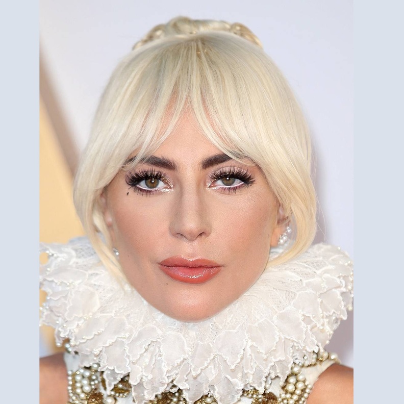 اطلالات ليدي غاغا بالشعر الاشقر البلاتيني
