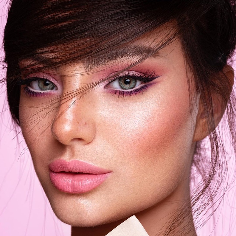 الأيلاينر السفلي الزهري من حساب فادي قطايا على انستغرام