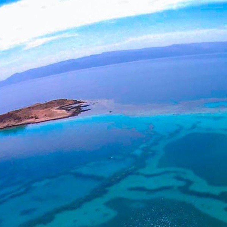 مسابح محافظة حقل الشاطئية .. نقطة الجذب الأولى لزائريها - المصدر واس 