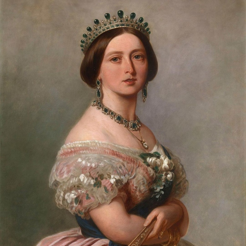 "عاشق المجوهرات".. 4 تيجان فاخرة أهداها الأمير ألبرت للملكة فيكتوريا وابنته الأميرة أليس